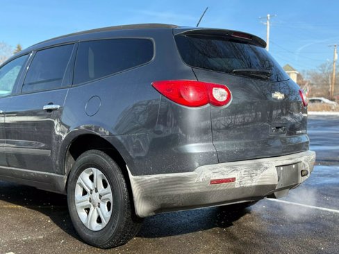 Used 2011 Chevrolet Traverse LS image 7