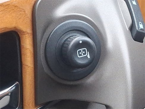 Used 2013 Lincoln MKX AWD image 28