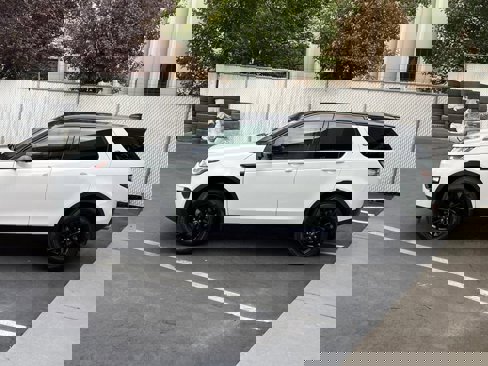 Used 2019 Land Rover Discovery Sport HSE image 4