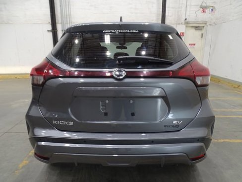 Used 2021 Nissan Kicks SV image 4