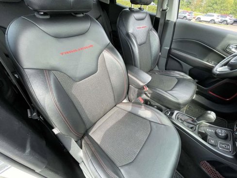 Used 2019 Jeep Compass Trailhawk image 30