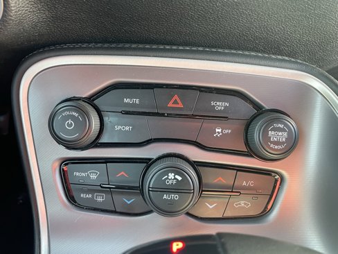 Used 2022 Dodge Challenger SXT image 19