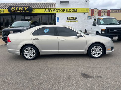 Used 2010 Ford Fusion SE image 2