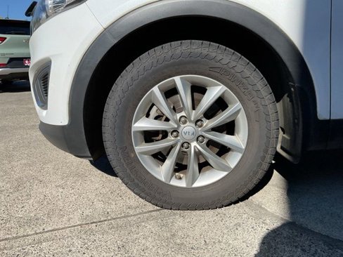 Used 2016 Kia Sorento LX w/ LX Convenience Package image 25