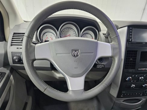 Used 2009 Dodge Grand Caravan SXT w/ Entertainment Group 2 image 14