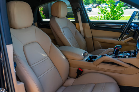 Used 2022 Porsche Cayenne S image 10