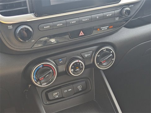 Used 2024 Hyundai Venue SE image 19