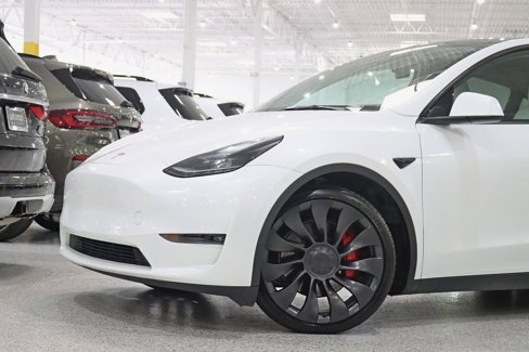 Used 2023 Tesla Model Y Performance image 2