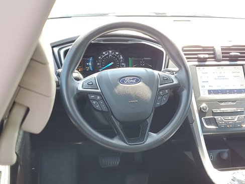 Used 2020 Ford Fusion SE image 8