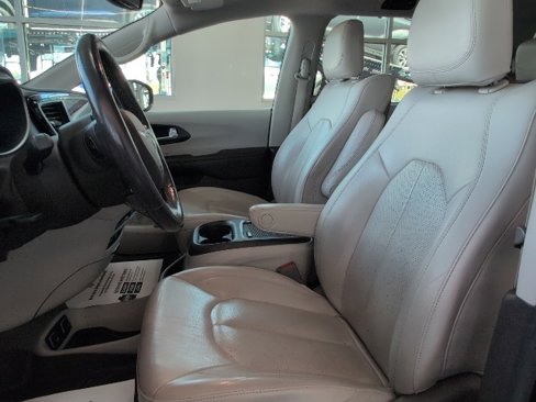 Used 2020 Chrysler Pacifica Touring-L Plus image 14