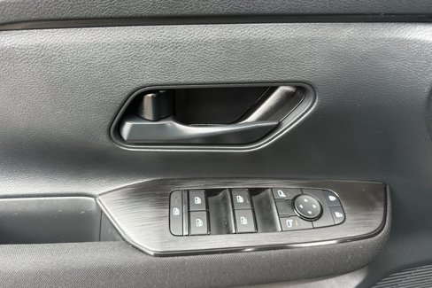 Used 2025 Nissan Kicks S w/ Charging Package image 11