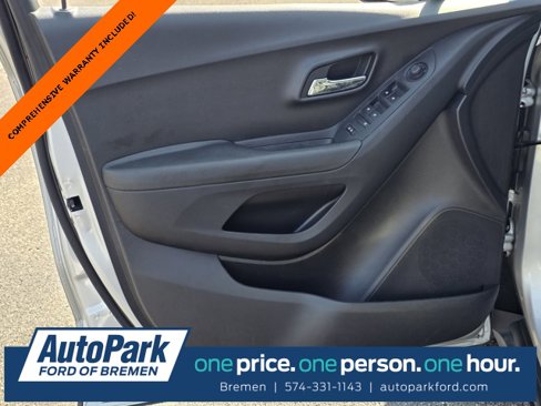 Used 2020 Chevrolet Trax LT w/ Redline Edition image 17
