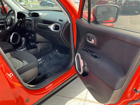 Used 2020 Jeep Renegade Latitude image 4