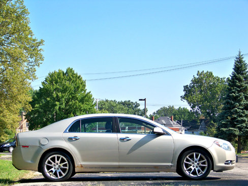 Used 2009 Chevrolet Malibu LTZ image 7