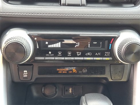 Used 2019 Toyota RAV4 LE image 21