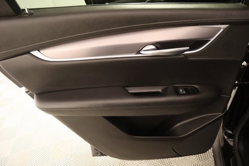 Used 2019 Cadillac XT5 Luxury w/ LPO, Black Ice Package image 18