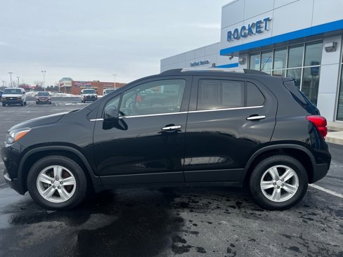 Used 2017 Chevrolet Trax LT w/ LT Convenience Package image 8