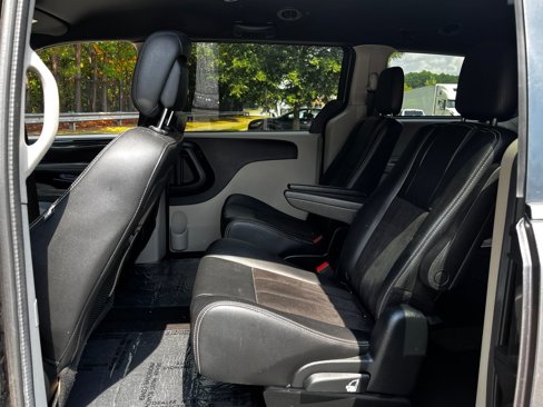 Used 2019 Dodge Grand Caravan SXT image 28
