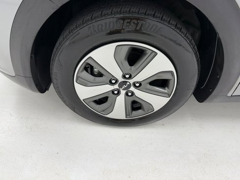 Used 2022 Kia Niro LX image 7