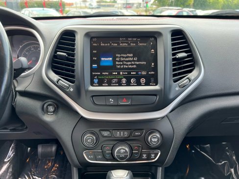 Used 2015 Jeep Cherokee Trailhawk w/ Comfort/Convenience Group image 13