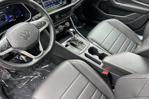 Used 2024 Volkswagen Jetta SE image 10