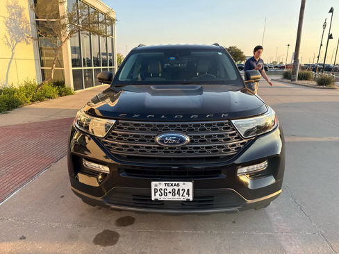 Used 2021 Ford Explorer XLT w/ Equipment Group 202A image 4