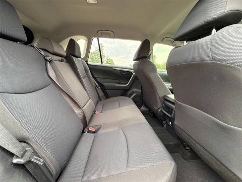 Used 2021 Toyota RAV4 LE image 17