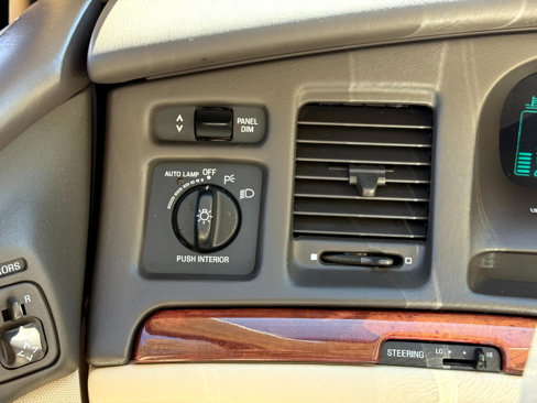 Used 1996 Lincoln Town Car Cartier image 23