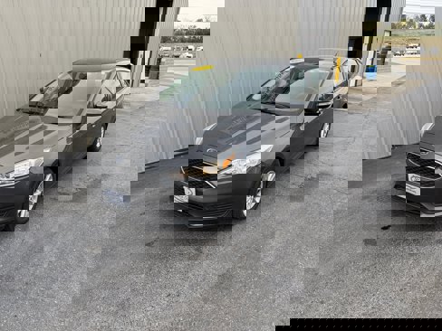 Used 2017 Ford Focus SE image 2