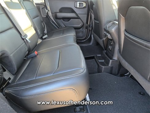 Used 2018 Jeep Wrangler Unlimited Sahara image 16