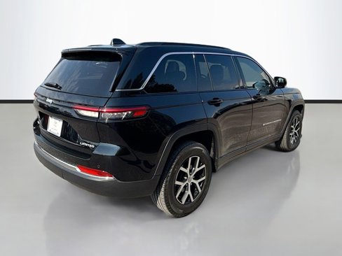 Used 2024 Jeep Grand Cherokee Limited image 5