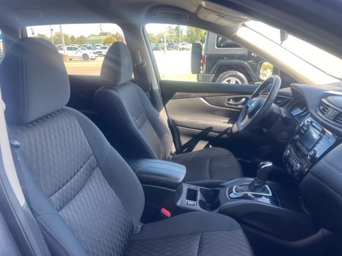 Used 2017 Nissan Rogue SV image 30