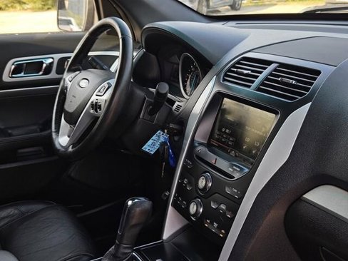 Used 2013 Ford Explorer XLT image 12