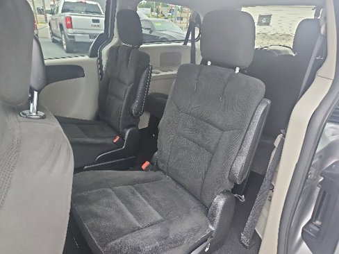 Used 2016 Dodge Grand Caravan SXT image 6