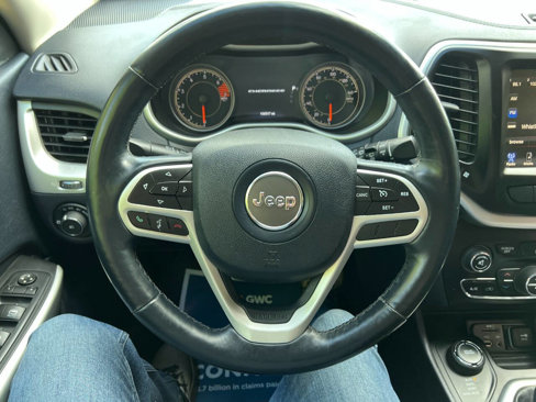 Used 2017 Jeep Cherokee Limited image 29