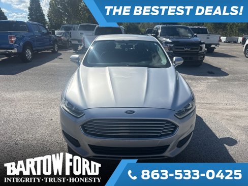 Used 2016 Ford Fusion SE image 2