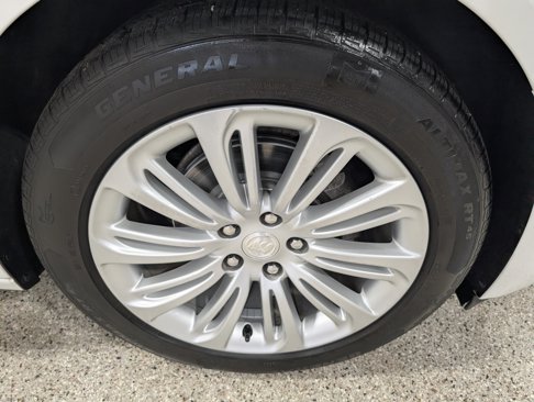 Used 2018 Buick LaCrosse Essence image 11
