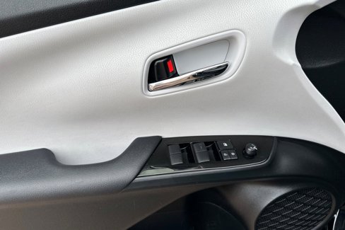Certified 2022 Toyota Prius LE image 13