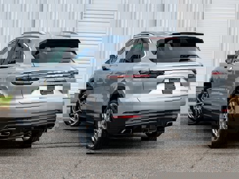Certified 2022 Porsche Cayenne image 3