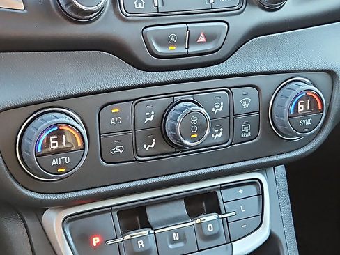 Certified 2022 GMC Terrain SLT w/ Infotainment Package II image 15