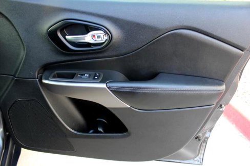 Used 2021 Jeep Cherokee Latitude Plus image 20