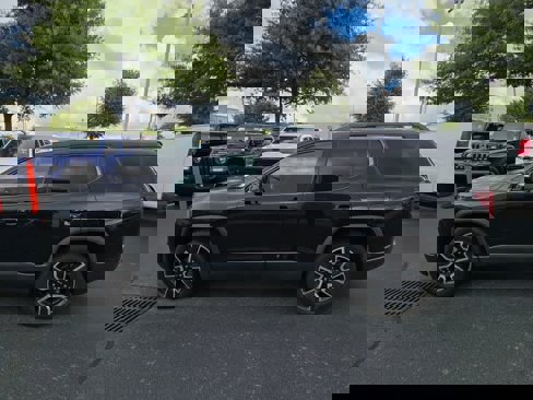 Used 2021 GMC Acadia SLE w/ Driver Convenience Package image 8