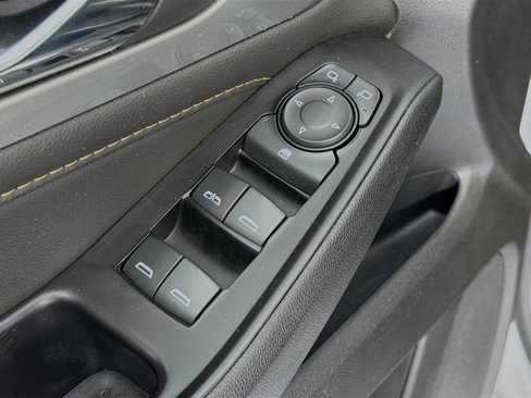 Used 2020 Chevrolet Traverse LT image 17