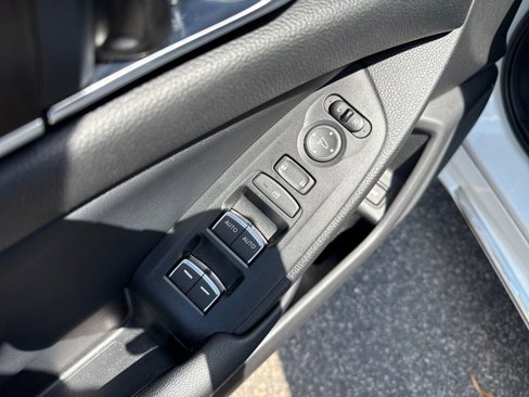 Used 2018 Honda Accord EX image 12