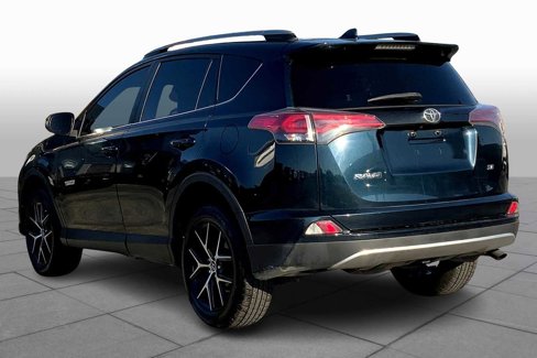 Used 2018 Toyota RAV4 SE image 11