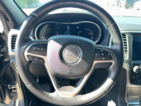 Used 2018 Jeep Grand Cherokee Altitude image 16