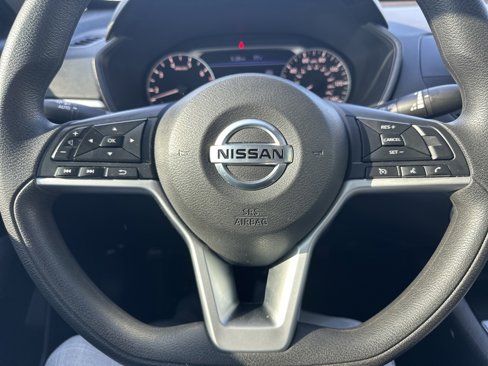 Used 2021 Nissan Altima 2.5 SV image 2