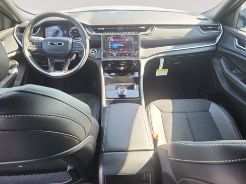 New 2025 Jeep Grand Cherokee Altitude image 10