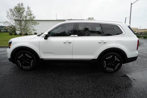 Used 2023 Kia Telluride S w/ S Sunroof Package image 6