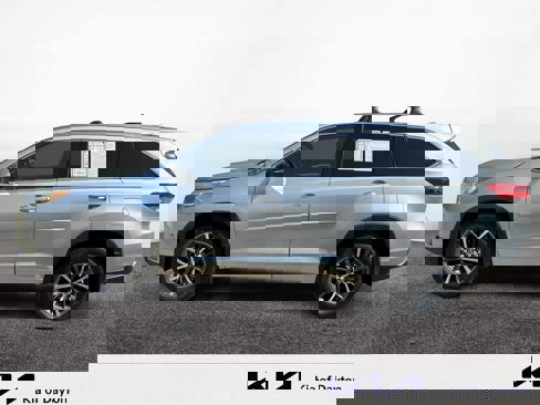 Used 2018 Toyota Highlander XLE image 2
